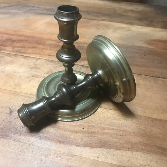 Vintage Virginia Metalcrafters CW RALEIGH 16-20 Pair of Brass Candlesticks - Picture 4 of 8